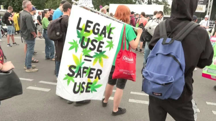 Legalizimi i kanabisit 2 vite më parë në Gjermani, studimi: Janë shtuar psikozat tek të rinjtë