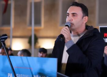 Koha për zgjidhje ka ardhur: Belind Këlliçi thërret qytetarët në shesh