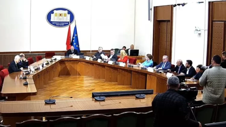 Pas bojkotit të PD-së, PS rrëmben edhe hapësirat e opozitës te komisioni i Reformës Territoriale