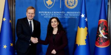 Sorensen në Prishtinë: Do të sigurohemi që Kosova e Serbia të zhvillojnë bisedime