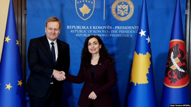 Sorensen në Prishtinë: Do të sigurohemi që Kosova e Serbia të zhvillojnë bisedime