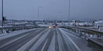 Zbardhet Kukësi nga dëbora, raportohen dëme në infrastrukturë dhe zona të izoluara
