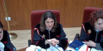 Mbyllet pas 6 orësh seanca në Kushtetuese për Belinda Ballukun, trupa tërhiqet për vendim