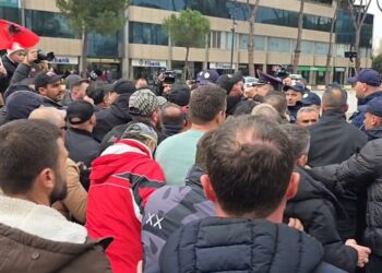 “Kundër hajdutërisë”/ Lapaj njofton protestën e rradhës: Para kryeministrisë për dorëheqjen e Ramës