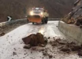 Rrëshqitje gurësh në rrugët e Kukësit, disa fshatra pa energji nga reshjet e shiut