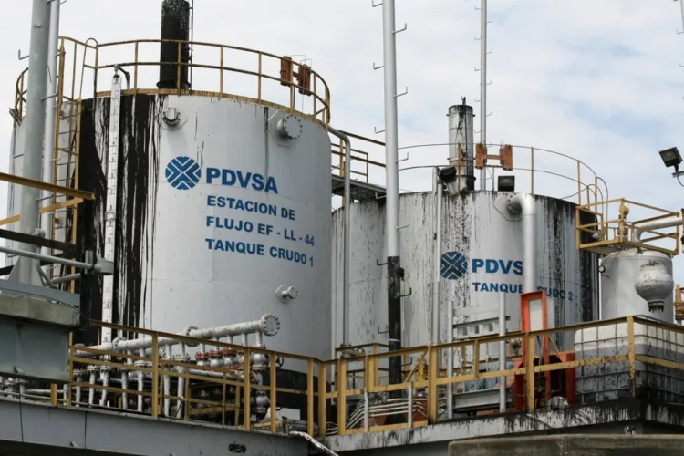 Mbi 300 miliardë fuçi nën tokë/ Çfarë do të bëjë SHBA me naftën e Venezuelës