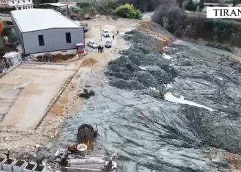 Ndërtonte pa leje dhe mbetjet i hidhte në lumin e Tiranës, arrestohet 43-vjeçari (VIDEO)