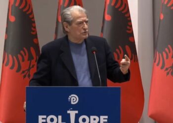 “Çdo gjë përfundon në këmbët e saj”, Berisha karikon të rinjtë e FRPD para protestës, sulm GJK për Belinda Ballukun