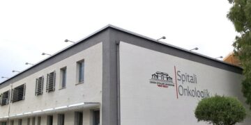 Denoncimi/ Onkologjiku prej 3 ditësh pa radioterapi, 100 pacientë në ditë pa trajtim