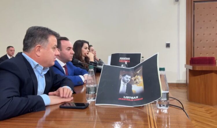 Balliu: Nuk rrezikohet Kuvendi nga një flakadan, por nga milionat e vjedhura prej Ballukut dhe droga