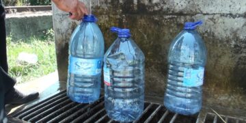 Pas Vlorës edhe Fieri prej ditësh pa ujë të pijshëm, banorët pa zgjidhje nga Ujësjellësi