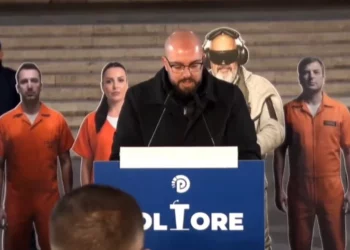 “Kemi bërë një gabim të rendë pas 11 majit”/ Anëtari i Forumit Rinor ia thotë në sy Berishës: Shkelmuam primaret