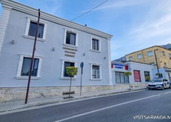 E rëndë në Përmet, 31-vjeçari i jep fund jetës, gjendet i varur në shkallët e banesës