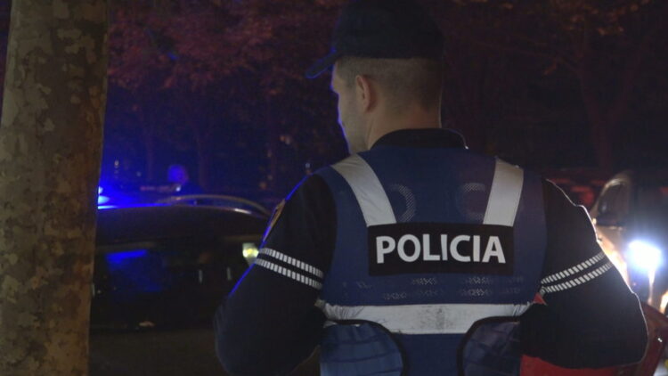 Fushë-Krujë/ Kanos dhe i vjedh makinën taksistit, më pas grabit me armë një pikë karburanti