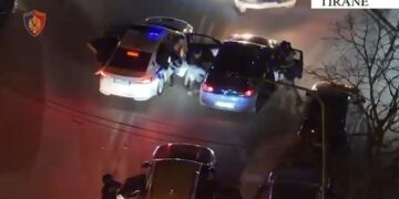 Kush është “i forti” që u arrestua për trafik armësh në Tufinë! Rezulton vëllai i Xubit të Yzberishtit