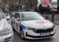 Burg për parkimin dysh/ Braçe nxjerr pamjet: Shkelësi i parë është një makinë policie