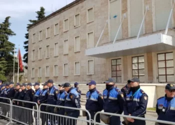 “Distancohuni nga veprimet e kundërligjshme”, policia me plan masash për protestën e PD-së