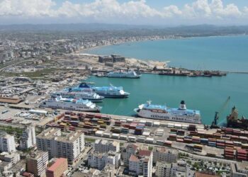 Durrësi mban peshën e vendit: 94% e mallrave kalojnë nga një port i vetëm