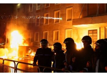 Ballkani, kazani që po vlon nga zemërimi dhe Bashkimi Europian  që “bën një sy qorr”