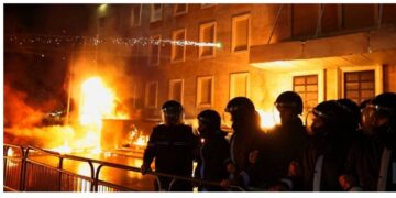 Ballkani, kazani që po vlon nga zemërimi dhe Bashkimi Europian  që “bën një sy qorr”