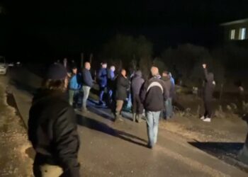 Banorët e fshatit Çiflik në protestë: Bashkia po na mbyt, ka mbyllur kanalet
