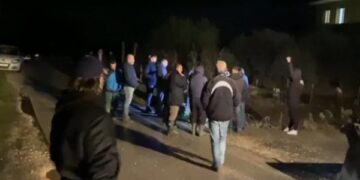 Banorët e fshatit Çiflik në protestë: Bashkia po na mbyt, ka mbyllur kanalet