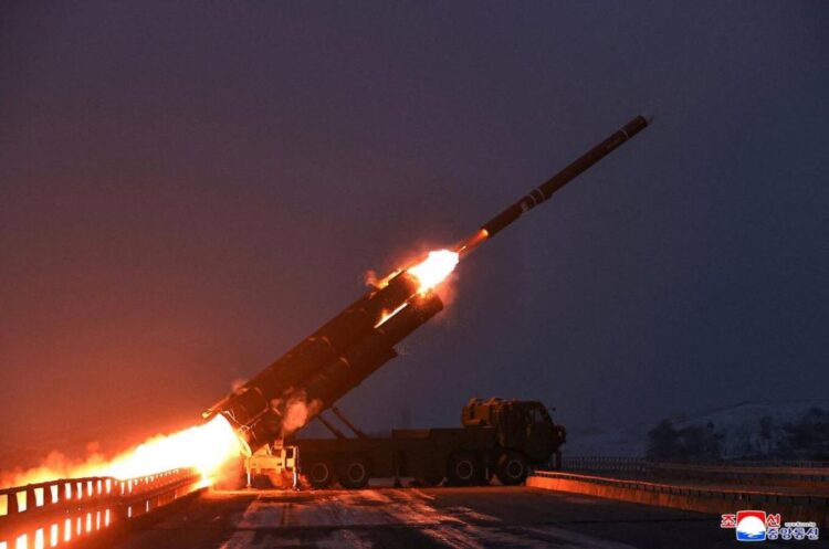 Koreja e Veriut teston raketa balistike drejt Detit të Japonisë, mesazh për SHBA