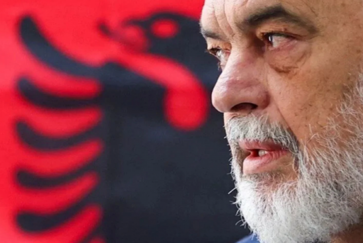 Vendi në pikë kthese!  Revolucioni në Shqipëri, një mundësi për ndryshim