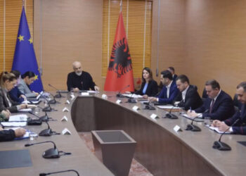 Rama mbledh Komitetin e Emergjencave Civile me Ballukun në krah: Fajin e ka opozita