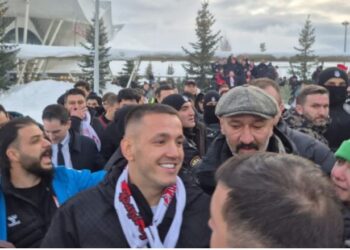 Qindra tifozë në aeroport, Rei Manaj pritet si hero pas rikthimit në Turqi