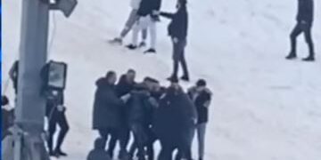 Motori i borës përplaset me shtyllën elektrike, raportohet për 4 të plagosur në Bogë