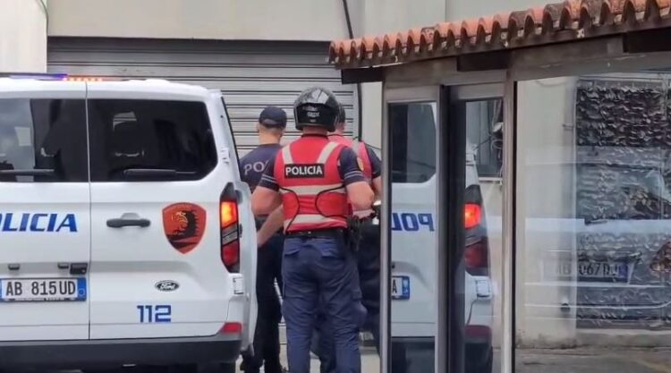 Sherr në lokal në Lezhë, dy të plagosur; akuzohen vëllai dhe nipi i ish-deputetit Arben Ndoka