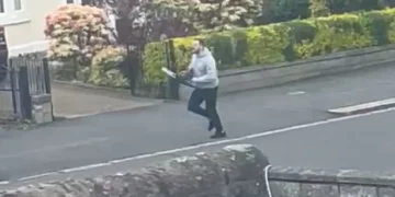 Ndoqi me sharrë elektrike policin në rrugë/ Ja me sa vite burg dënohet shqiptari në Skoci