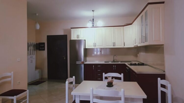 Qiratë në Tiranë rriten ndjeshëm, disa zona arrijnë 1,800 euro/muaj