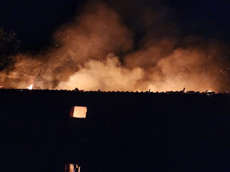 Merr flakë një barake në Shkodër, 80-vjeçari pëson djegie të rënda