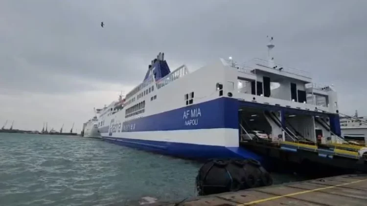 Erë e fortë dhe stuhi në Adriatik, ndryshojnë lundrimet e trageteve Durrës–Bari