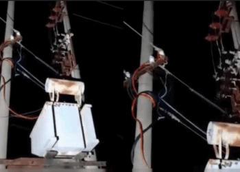 Lezhë/ Banorët e Torovicës prej dy ditësh pa energji, transformatori i djegur nuk zëvendësohet