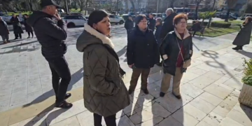 Tregtarët e Vlorës sërish në protestë: Bashkia po na heq bukën e gojës