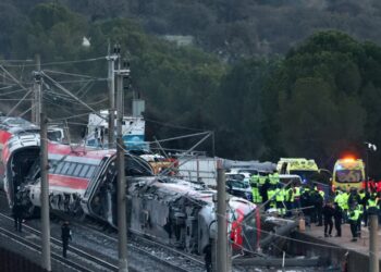 Rritet numri i viktimave nga përplasja e trenave në Spanjë, shpallen tre ditë zie