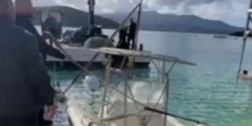 Ksamil/Përmbytet varka që shëtiste pushuesit, dyshimet e para të pronarit