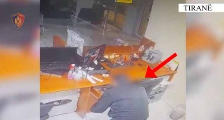 Arrestohet hajduti serial në Tiranë, tentoi të grabisë edhe filialin e një banke (Emri)
