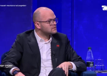 Aulon Kalaja: Duhet të qëndrojmë në shesh dhe mos të shkulemi më