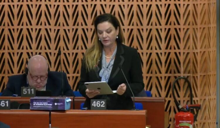 Vokshi ngre alarmin në Strasburg: Eksodi i të rinjve po zbraz Shqipërinë! Kur rinia largohet, demokracia gërryhet