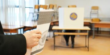 Mijëra vota me ndryshime/ Rinumërimi i pjesshëm në Kosovë shton dyshimet për abuzime