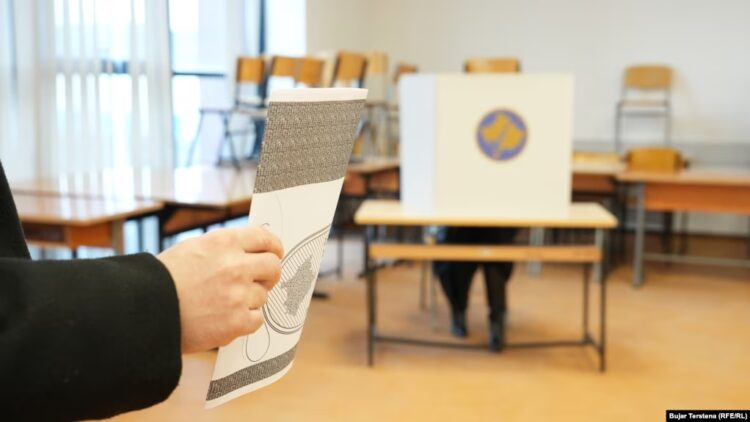 Mijëra vota me ndryshime/ Rinumërimi i pjesshëm në Kosovë shton dyshimet për abuzime