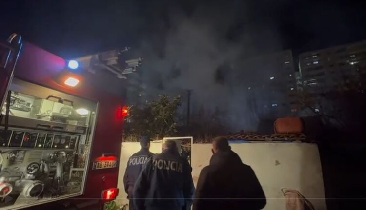 Lushnje/ Zjarri përfshin disa banesa, një vajzë e re dërgohet në spital e asfiksuar nga tymi