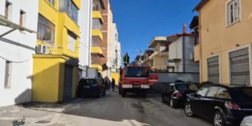 Ngjarje e rëndë në Korçë! Merr flakë banesa, ndërron jetë e moshuara