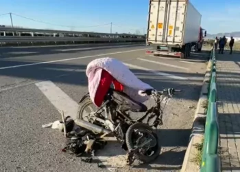 Aksident fatal në Lezhë, 59-vjeçari humb jetën pasi u përplas nga kamioni