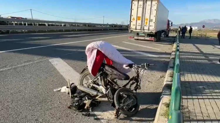 Aksident fatal në Lezhë, 59-vjeçari humb jetën pasi u përplas nga kamioni