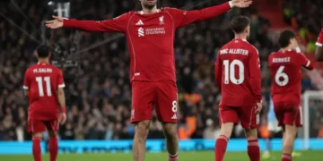 Një supergol dhe kartoni i kuq, Szoboszlai luftëtar i vetmuar në Anfield